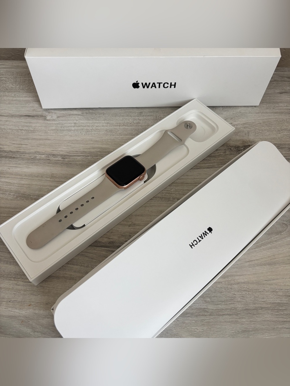Apple Watch SE 1st Gen GPS 40mm Rose Gold Aluminum Case Starlight Band MKQ03LL/A